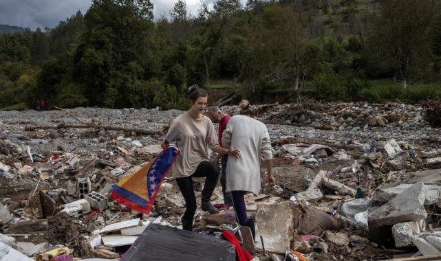 Bosna Hersek'te sel felaketi: Türkiye uzattığı yardım eliyle yaraları sarıyor