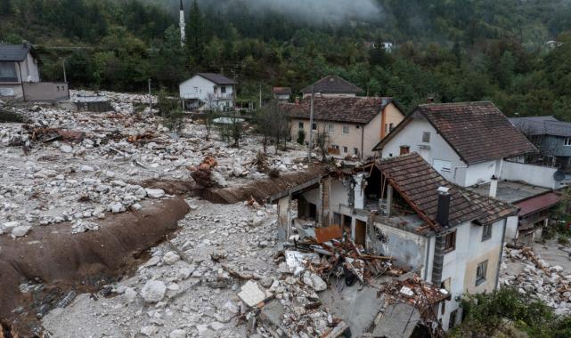 Bosna Hersek'te sel felaketi: Türkiye uzattığı yardım eliyle yaraları sarıyor