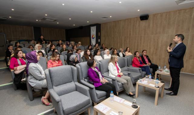 Bursa'da kadın girişimcilerden meme kanserine farkındalık semineri