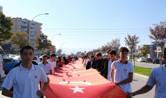Bursa'da öğrencilerden teröre lanet yürüyüşü
