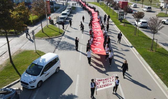 Bursa'da öğrencilerden teröre lanet yürüyüşü