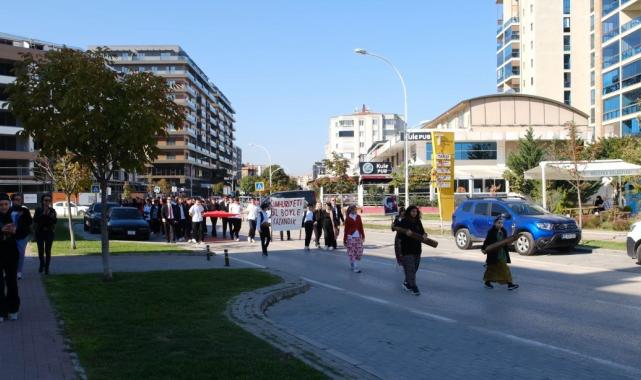 Bursa'da öğrencilerden teröre lanet yürüyüşü
