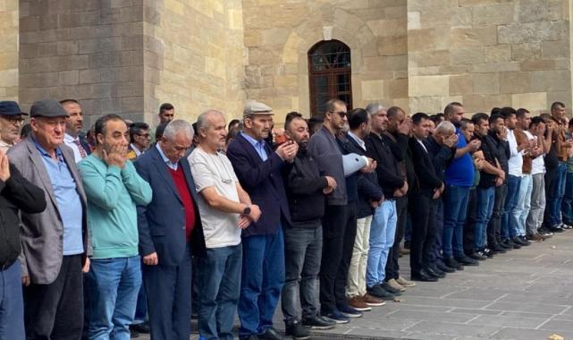 Çankırı'da eşi tarafından öldürülen kadın son yolculuğuna uğurlandı