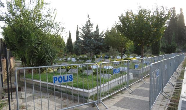 Cem Garipoğlu'nun mezarının etrafı bariyerlerle kapatıldı