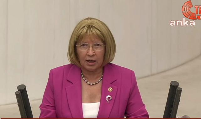 CHP'li Nurten Yönter, meme kanseri farkındalık ayına dikkat çekmek istedi: Peruğunu çıkardı