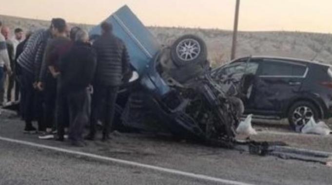 Çorum'da hafif ticari araç ile otomobil çarpıştı: 2 ölü 2 yaralı