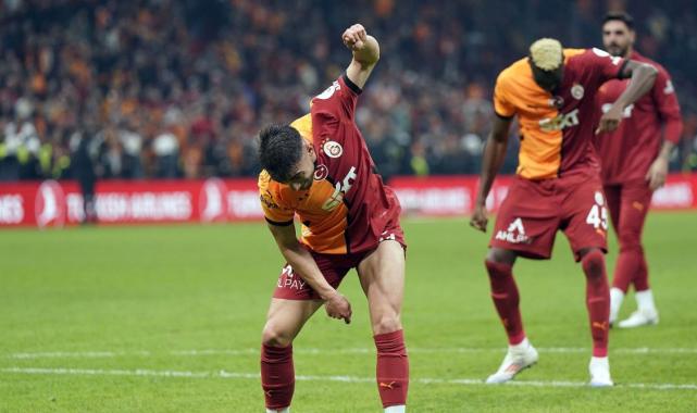 Derbi zaferinin 3'lüsü Yunus Akgün'den!