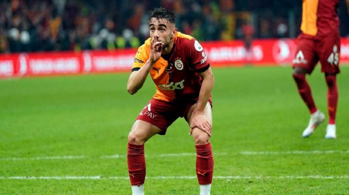 Derbi zaferinin 3'lüsü Yunus Akgün'den!