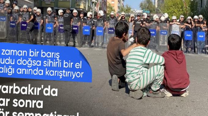 Diyarbakır&#039;da PKK sempatizanları polise karşı çocukları kullandı
