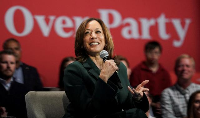 Donald Trump anketlerde Kamala Harris'i geride bıraktı