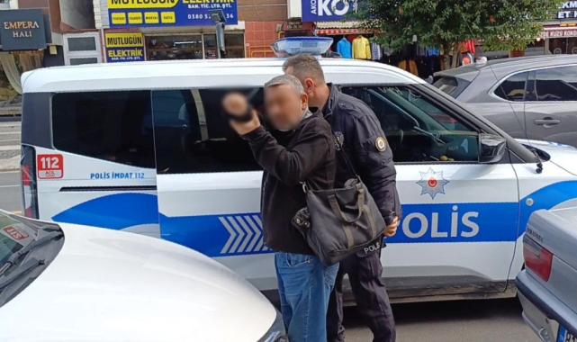 Düzce'de dini kitap satıcısına zabıtadan beklenmedik soru