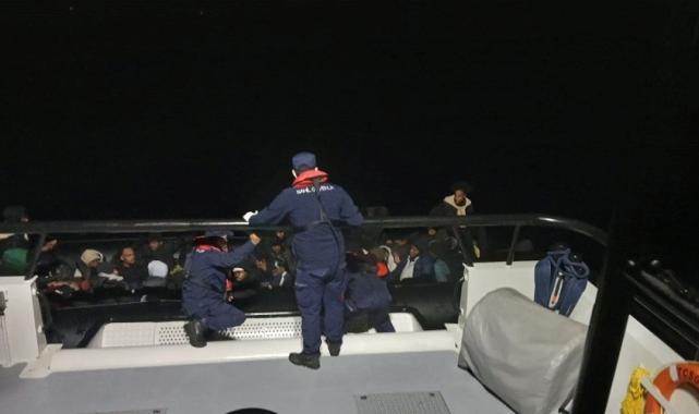 Ege'de ölüme sürüklenen göçmenleri Türk Sahil Güvenlik kurtardı