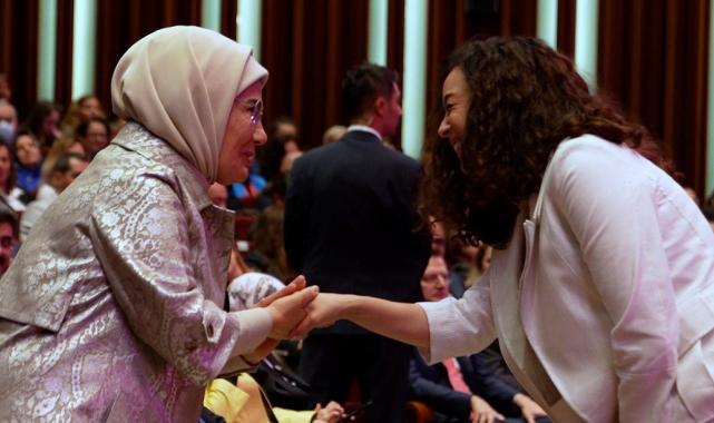 Emine Erdoğan'dan anne adaylarına 'normal doğum' çağrısı