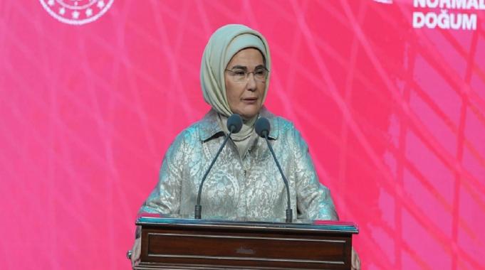Emine Erdoğan&#039;dan anne adaylarına &#039;normal doğum&#039; çağrısı