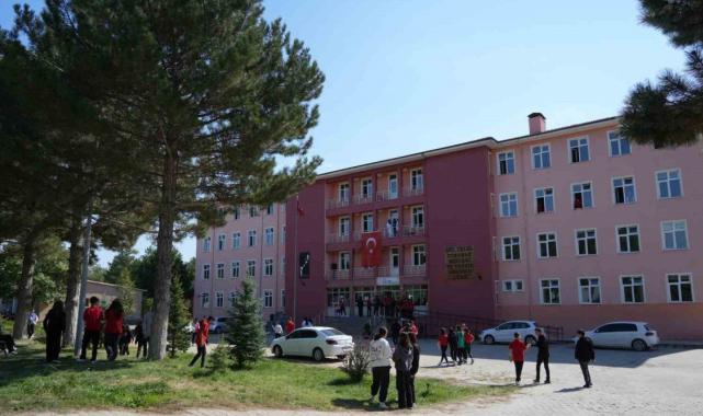 Erzincan’da meslek lisesi öğrencileri hem öğreniyor hem de kazanıyorlar