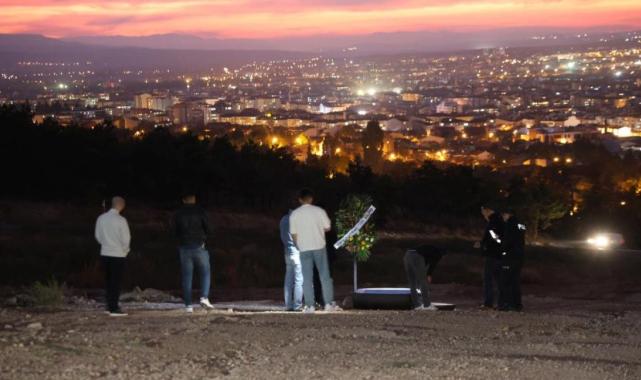 Eskişehir'de bir garip olay: Arazinin ortasına tabut ve çelenk bıraktılar