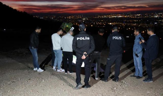 Eskişehir'de bir garip olay: Arazinin ortasına tabut ve çelenk bıraktılar