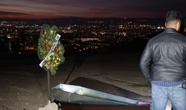 Eskişehir'de bir garip olay: Arazinin ortasına tabut ve çelenk bıraktılar