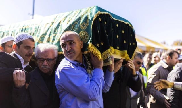 Fetullah Gülen'in cenaze töreninde dikkat çeken kare: Adil Öksüz ortaya çıktı