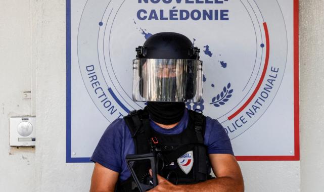 Fransa, Yeni Kaledonya'da sokağa çıkma yasağını uzattı