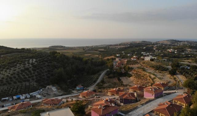 Hatay, Arsuz'da inşa edilen köy evlerinin anahtarları teslim edildi