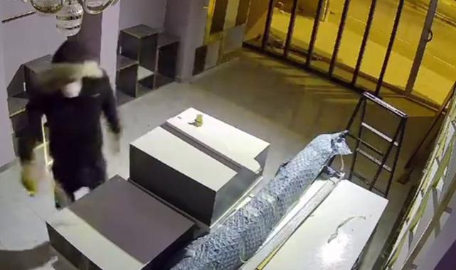 Hatay'da beceriksiz kundakçılar, iş yerini 3'üncü denemede yaktı