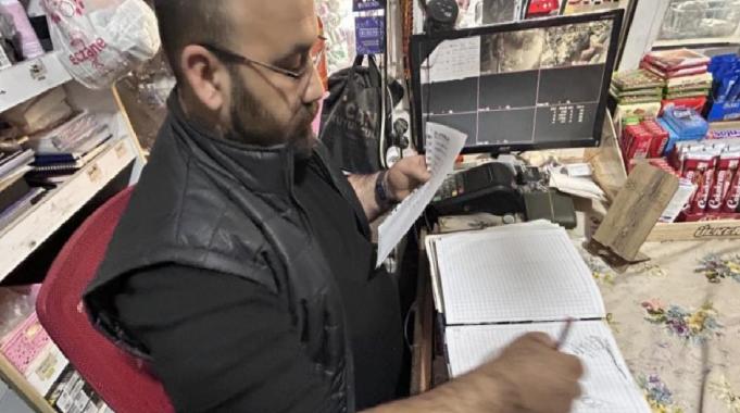 Hatay'da hayırsever, depremzedelerin bakkal borcunu kapattı