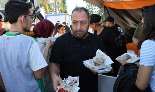 Hintli turistler Adana lezzetlerine hayran kaldı