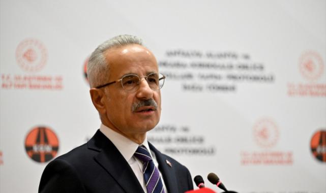 İki yeni otoyol projesi için imzalar atıldı