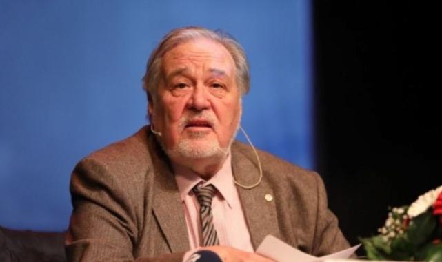 İlber Ortaylı'dan gençlere: Günlerinizi sahilde kafelerde geçirmeyin