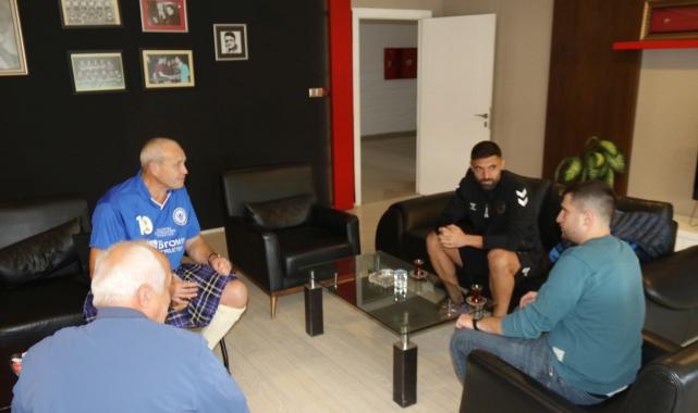 İskoç taraftar, Eskişehirspor'a destek için 11 bin 845 kilometreden geldi