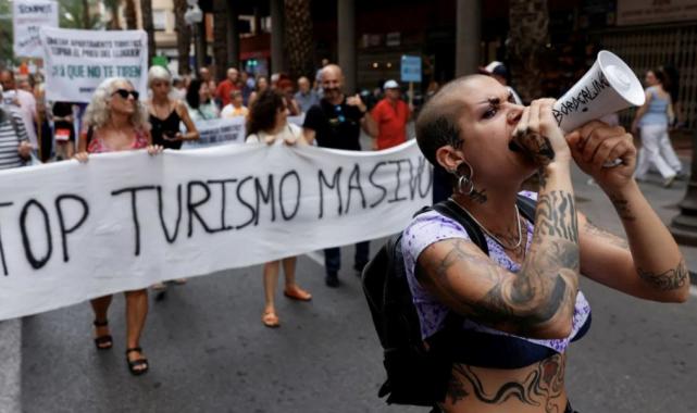 İspanya'da aşırı turizm protestoları sürüyor: Turistler evine dönsün