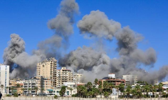 İsrail, Lübnan’ın tarihi liman kentini vurdu