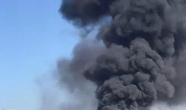 İstanbul'da 4 katlı binanın çatısındaki patlama anı