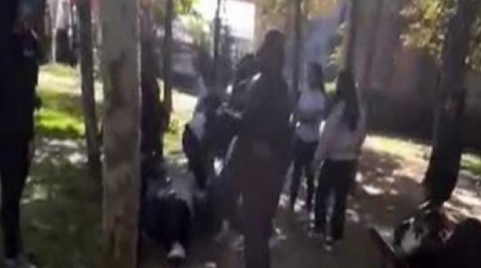 İstanbul&#039;da kız öğrenciler birbirine girdi