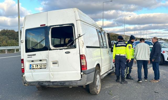 İstanbul'da otomobil minibüsle çarpıştı: 5 yaralı