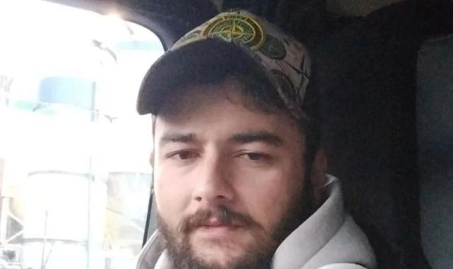 İstanbul'da tamir ettiği tırın rampasının altında kaldı
