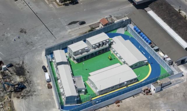 İtalya, ilk göçmen grubunu Arnavutluk'a göndermeye başladı