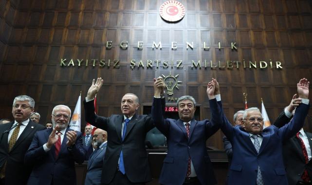 İyi Parti’den ayrılan Dursun Ataş, AK Parti’ye katıldı