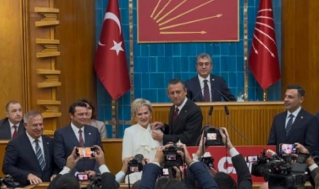 İYİ Parti'den istifa eden Milletvekili Özdemir CHP'ye katıldı