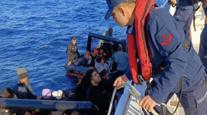 İzmir&#039;de 127 kaçak göçmen yakalandı