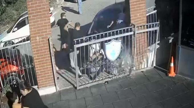 İzmir'de iki kez otomobilin çarptığı okulda önlem