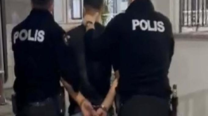İzmir&#039;de polisten kaçan şüpheli evin bacasında yakalandı