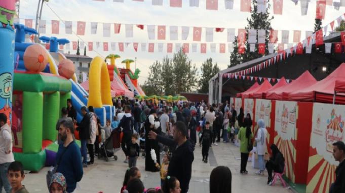 Kahramanmaraş&#039;taki Cumhuriyet Panayırı&#039;na ziyaretçi akını