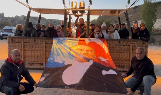 Kapadokya'da balonlar, Cumhuriyet Bayramı için havalandı