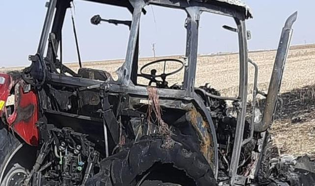 Karaman'da tarlayı süren traktör alev aldı