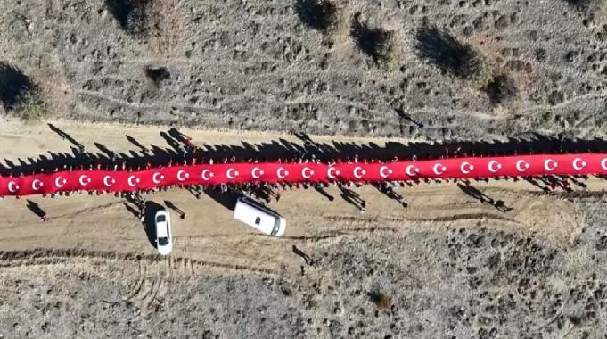 Kırıkkale&#039;de 1744 rakımlı Dinek Dağı zirvesinde Cumhuriyet coşkusu