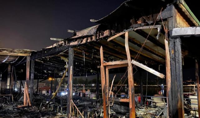 Kocaeli'de deniz kenarındaki restoran alev aldı!