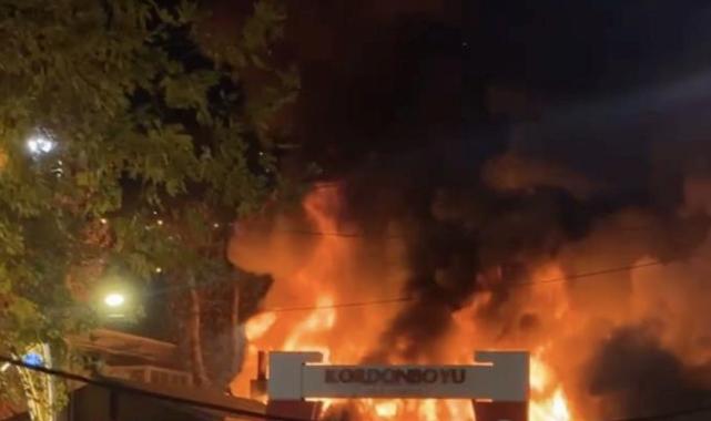 Kocaeli'de deniz kenarındaki restoran alev aldı!