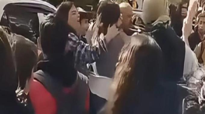 Kocaeli'de velilerin 'çocuğuma tokat attın' kavgası